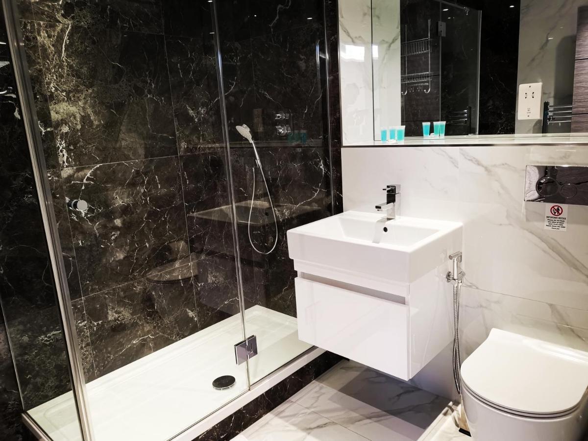 City Prime Apartments Londra Exterior foto A modern bathroom